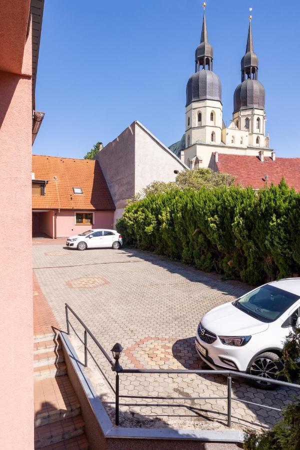 Dependance Patriot Trnava Otel Dış mekan fotoğraf
