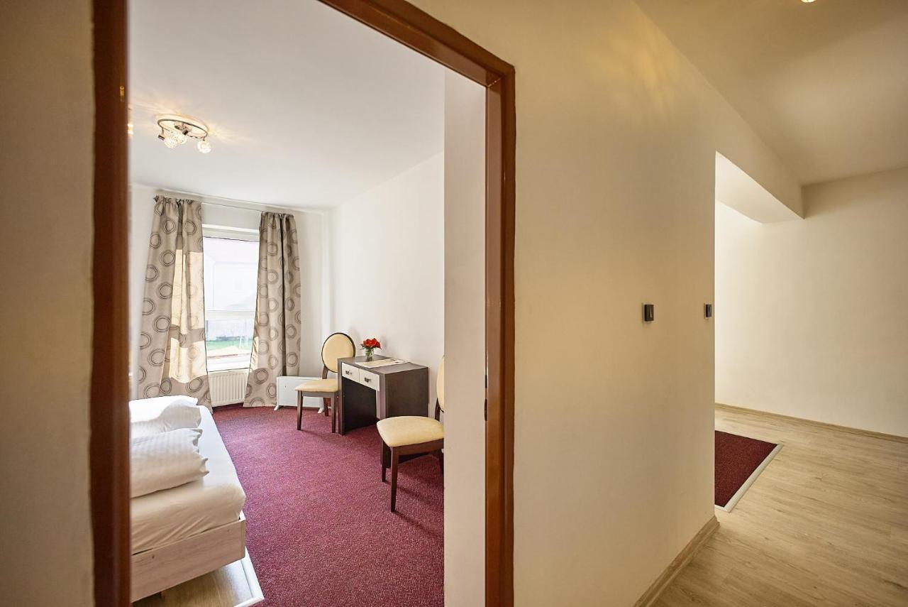 Dependance Patriot Trnava Otel Dış mekan fotoğraf