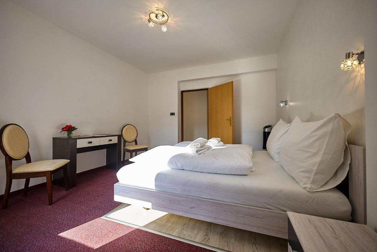 Dependance Patriot Trnava Otel Dış mekan fotoğraf