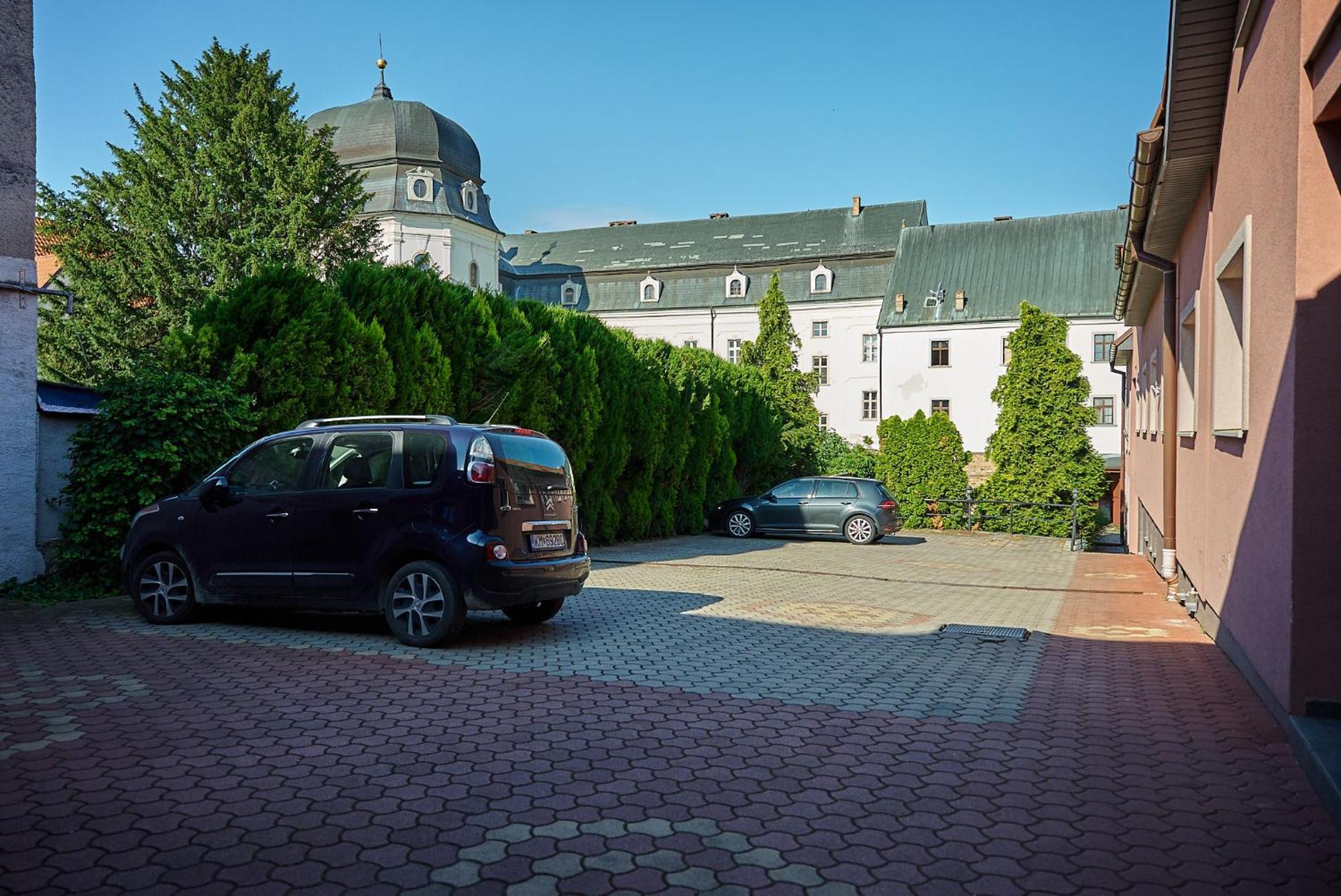 Dependance Patriot Trnava Otel Dış mekan fotoğraf